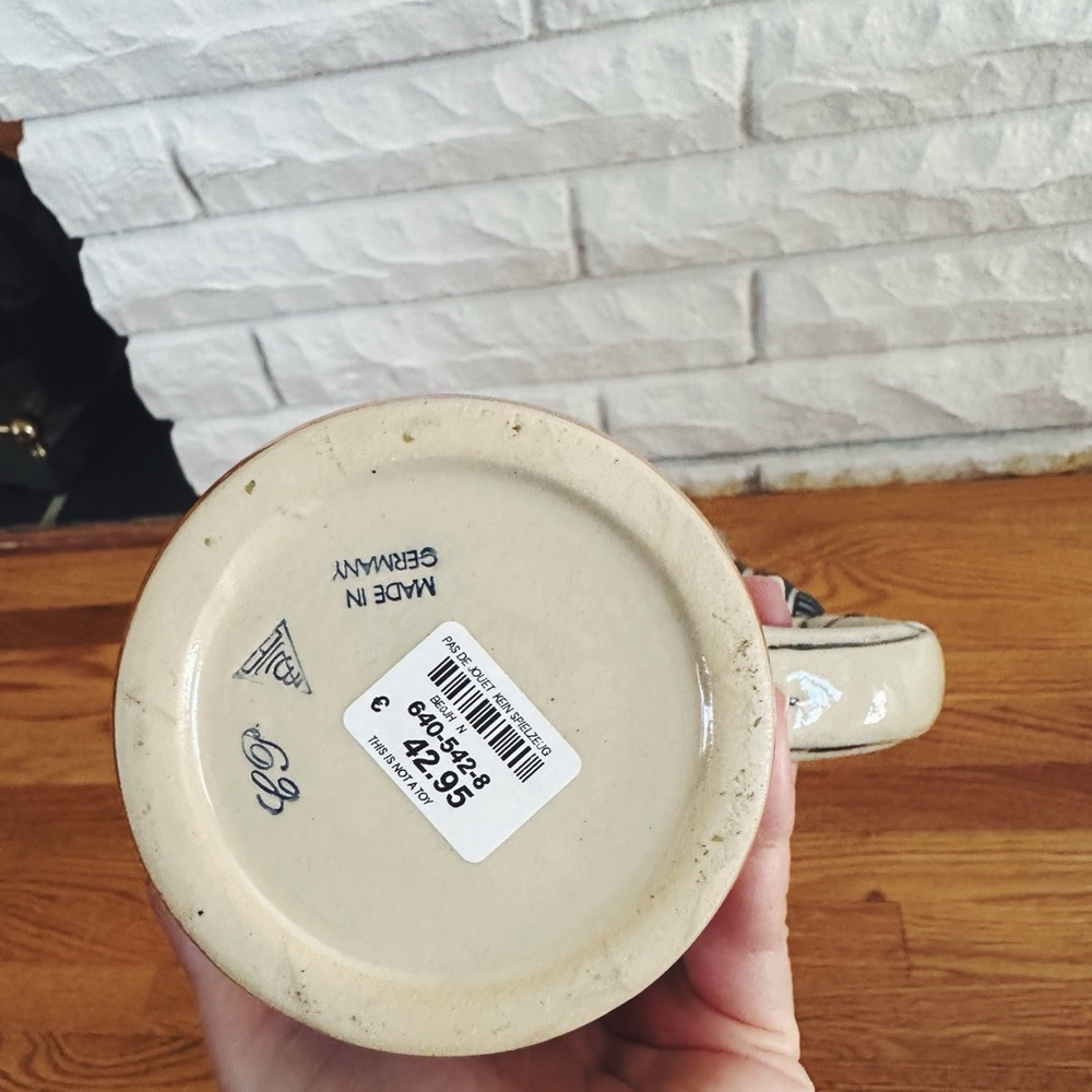 Ceramic Beer Stein with Scenic Design - Picture 4 of 4